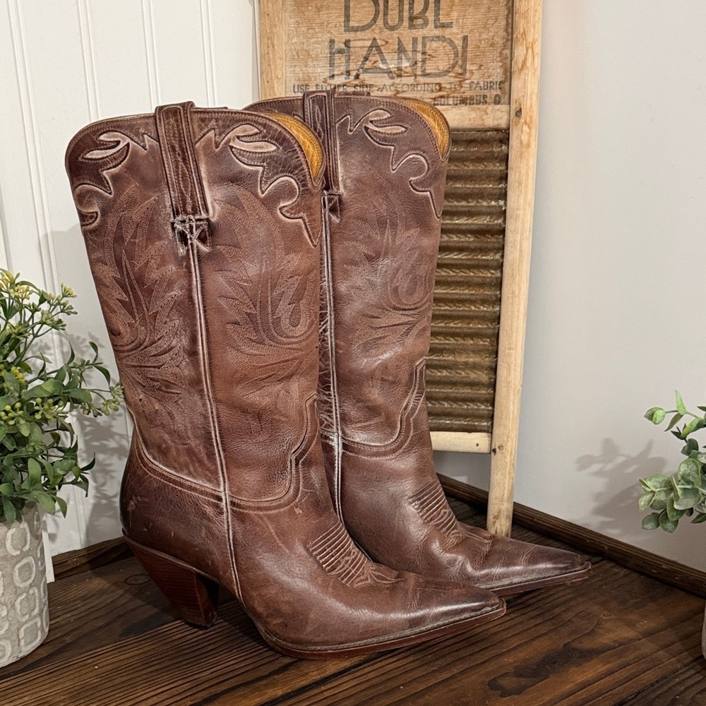 LUCCHESE WOMEN'S HANDMADE AUGUSTA FULL QUILL OSTRICH WESTERN BOOTS - SNIP TOE